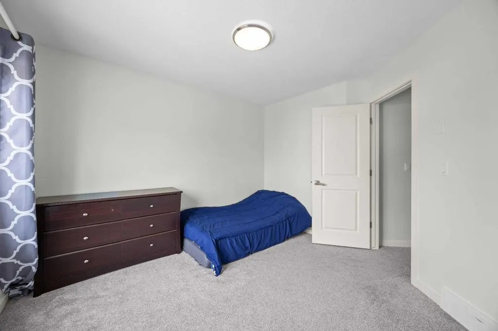 134 Walden Circle SE Calgary AB t2x0y4
