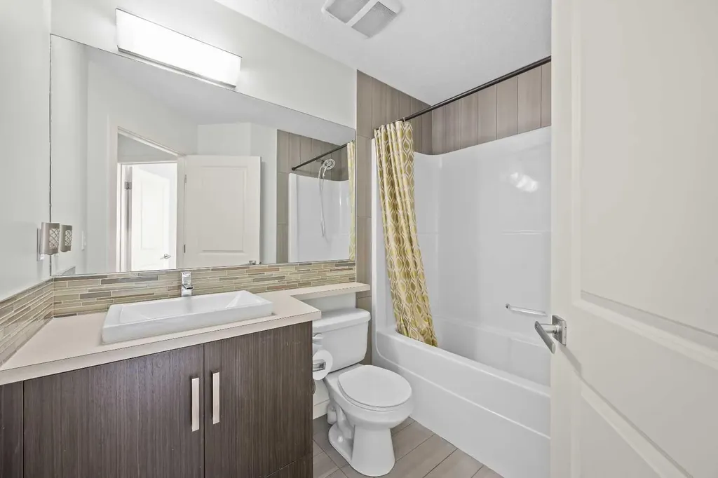 134 Walden Circle SE Calgary AB t2x0y4