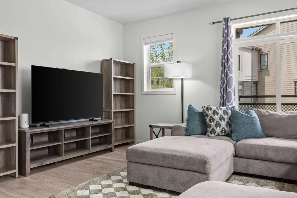 134 Walden Circle SE Calgary AB t2x0y4