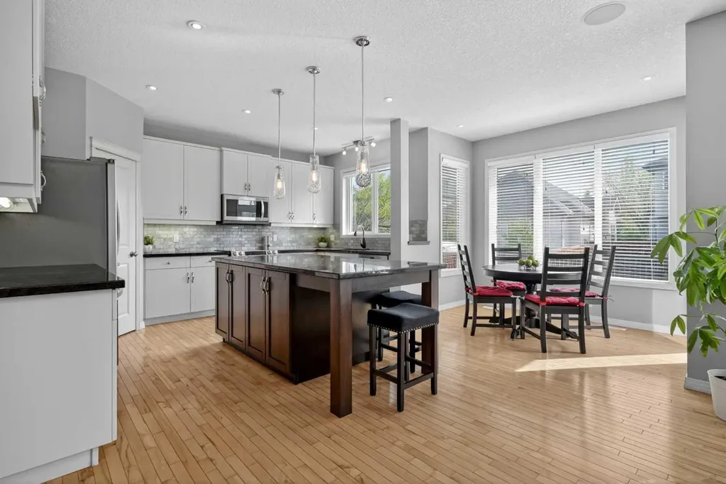 125 Cranleigh Park SE Calgary AB T2M 1H3