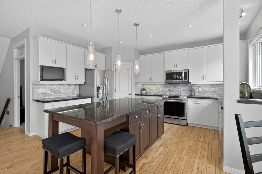 125 Cranleigh Park SE Calgary AB T2M 1H3