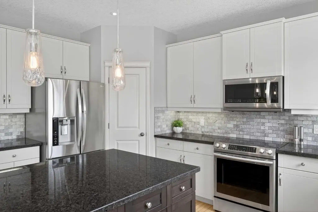 125 Cranleigh Park SE Calgary AB T2M 1H3