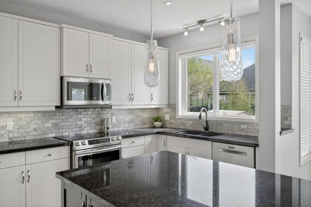 125 Cranleigh Park SE Calgary AB T2M 1H3