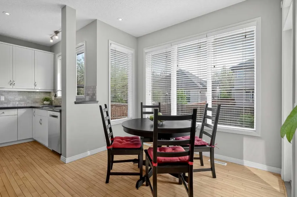 125 Cranleigh Park SE Calgary AB T2M 1H3