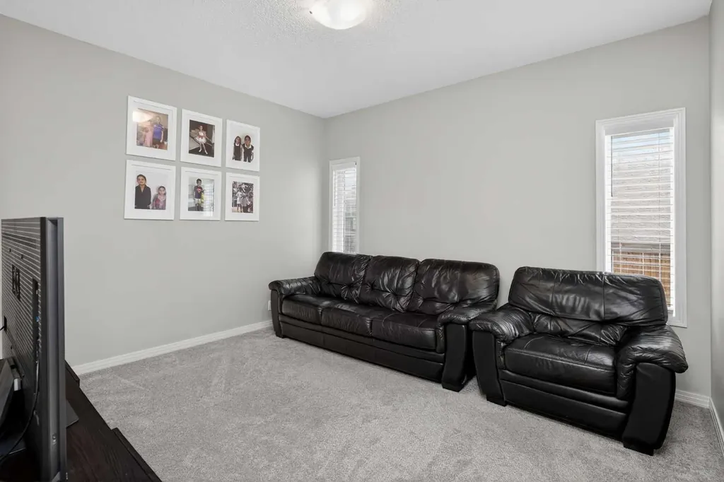 125 Cranleigh Park SE Calgary AB T2M 1H3