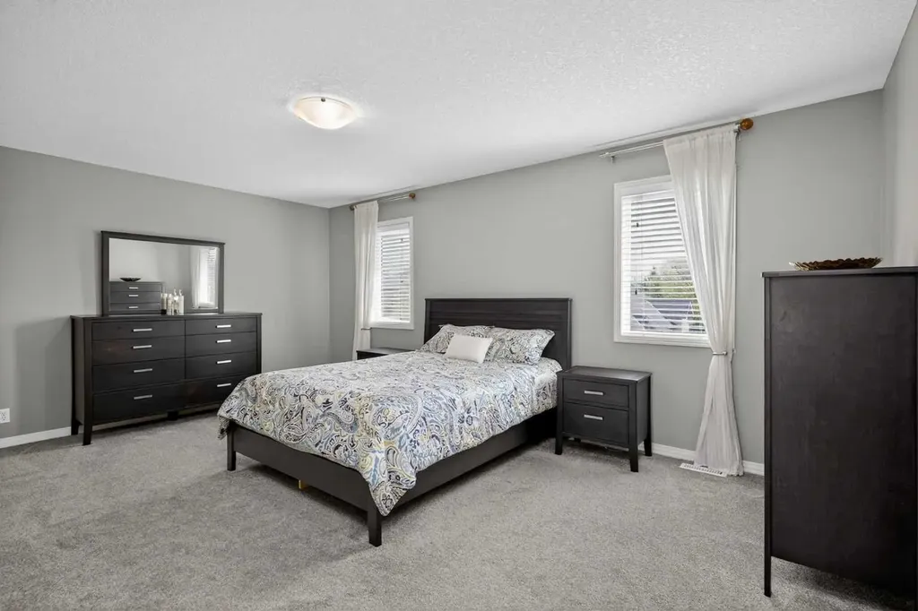 125 Cranleigh Park SE Calgary AB T2M 1H3
