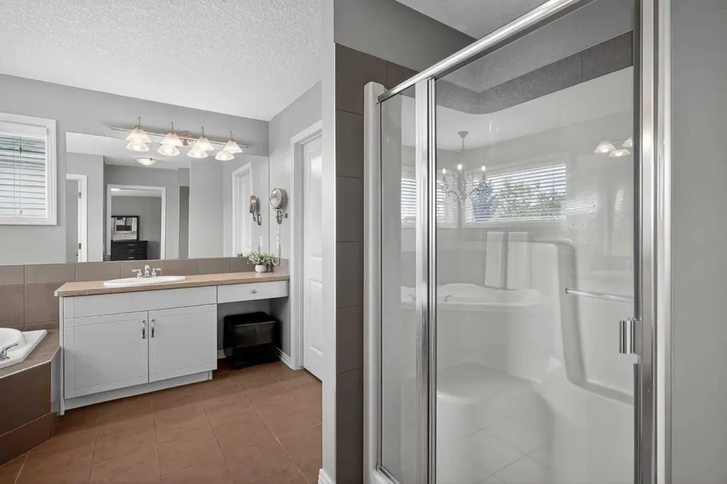125 Cranleigh Park SE Calgary AB T2M 1H3