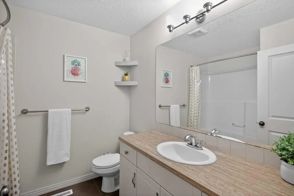 125 Cranleigh Park SE Calgary AB T2M 1H3
