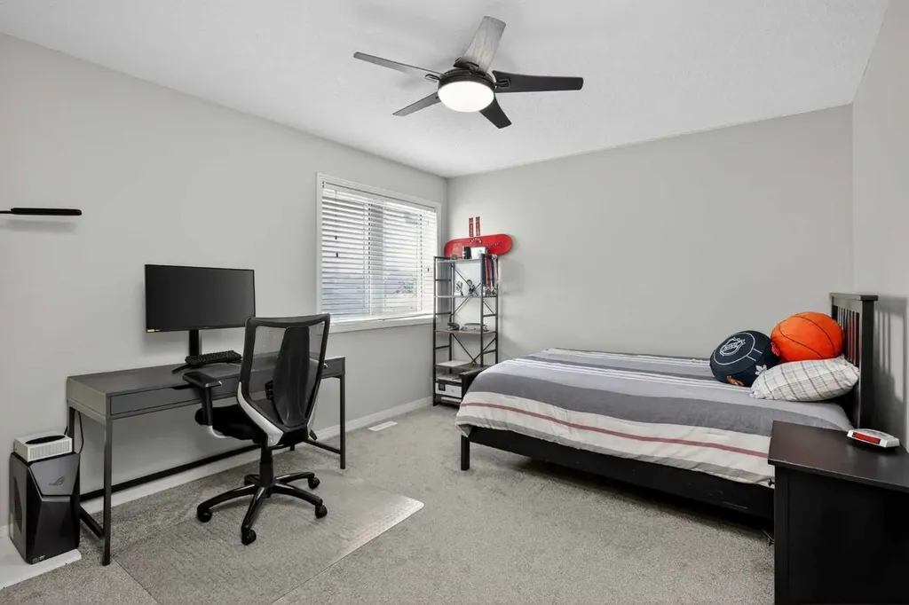 125 Cranleigh Park SE Calgary AB T2M 1H3