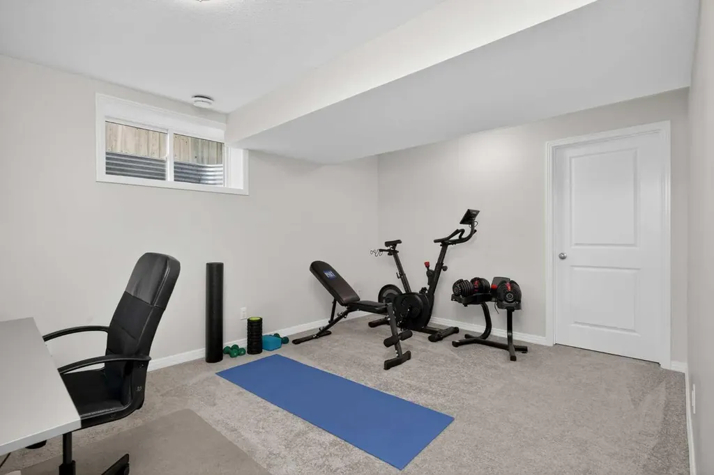 125 Cranleigh Park SE Calgary AB T2M 1H3