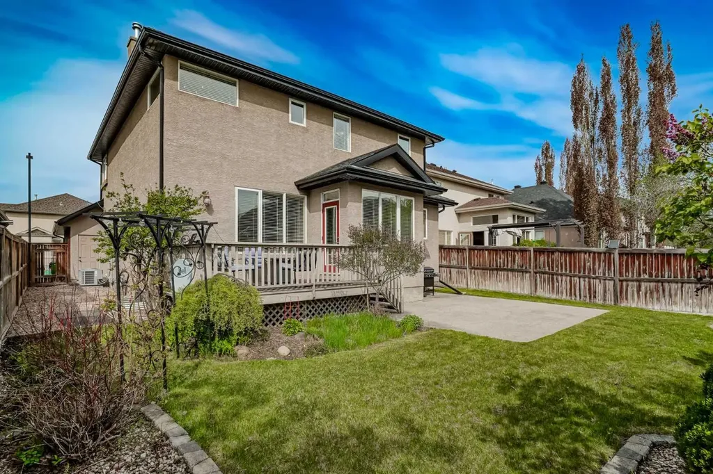125 Cranleigh Park SE Calgary AB T2M 1H3