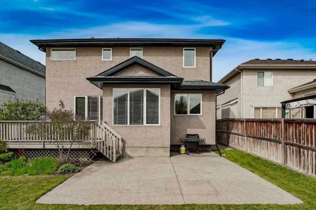 125 Cranleigh Park SE Calgary AB T2M 1H3