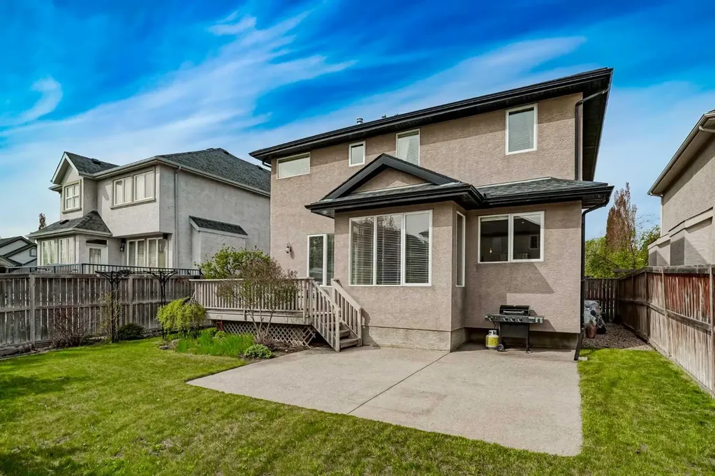 125 Cranleigh Park SE Calgary AB T2M 1H3