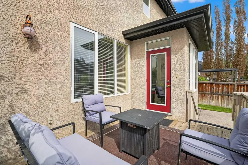 125 Cranleigh Park SE Calgary AB T2M 1H3