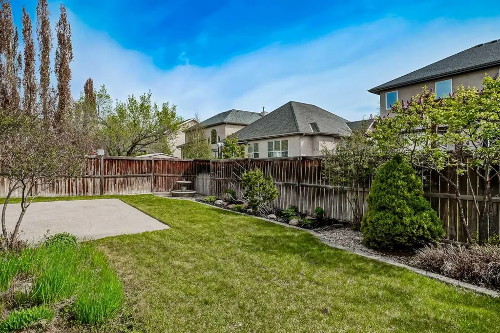 125 Cranleigh Park SE Calgary AB T2M 1H3