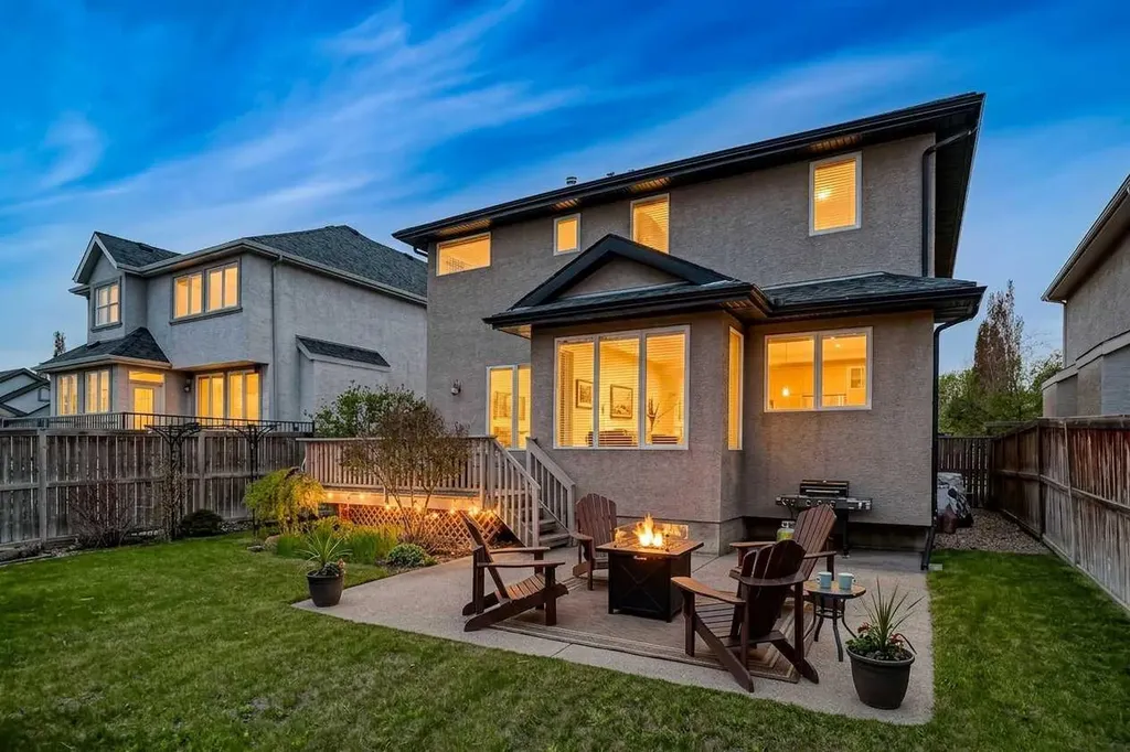 125 Cranleigh Park SE Calgary AB T2M 1H3