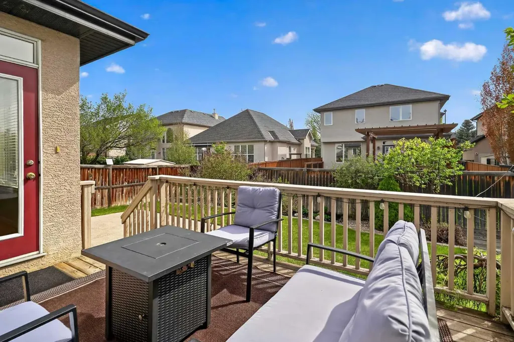 125 Cranleigh Park SE Calgary AB T2M 1H3