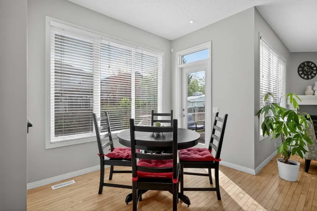 125 Cranleigh Park SE Calgary AB T2M 1H3