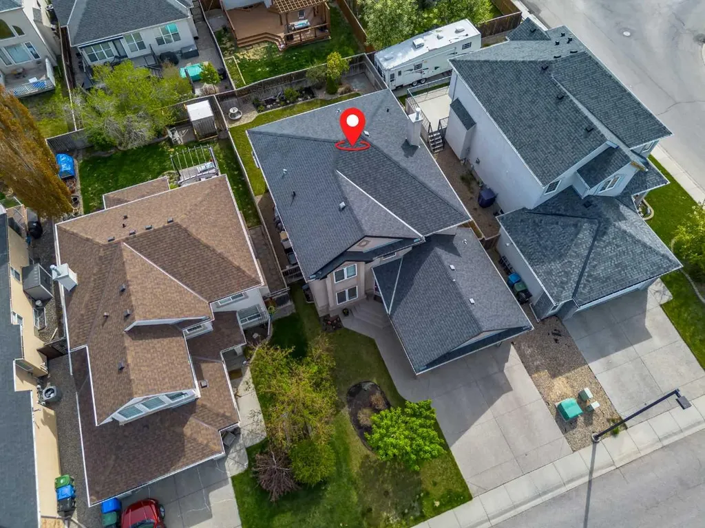 125 Cranleigh Park SE Calgary AB T2M 1H3