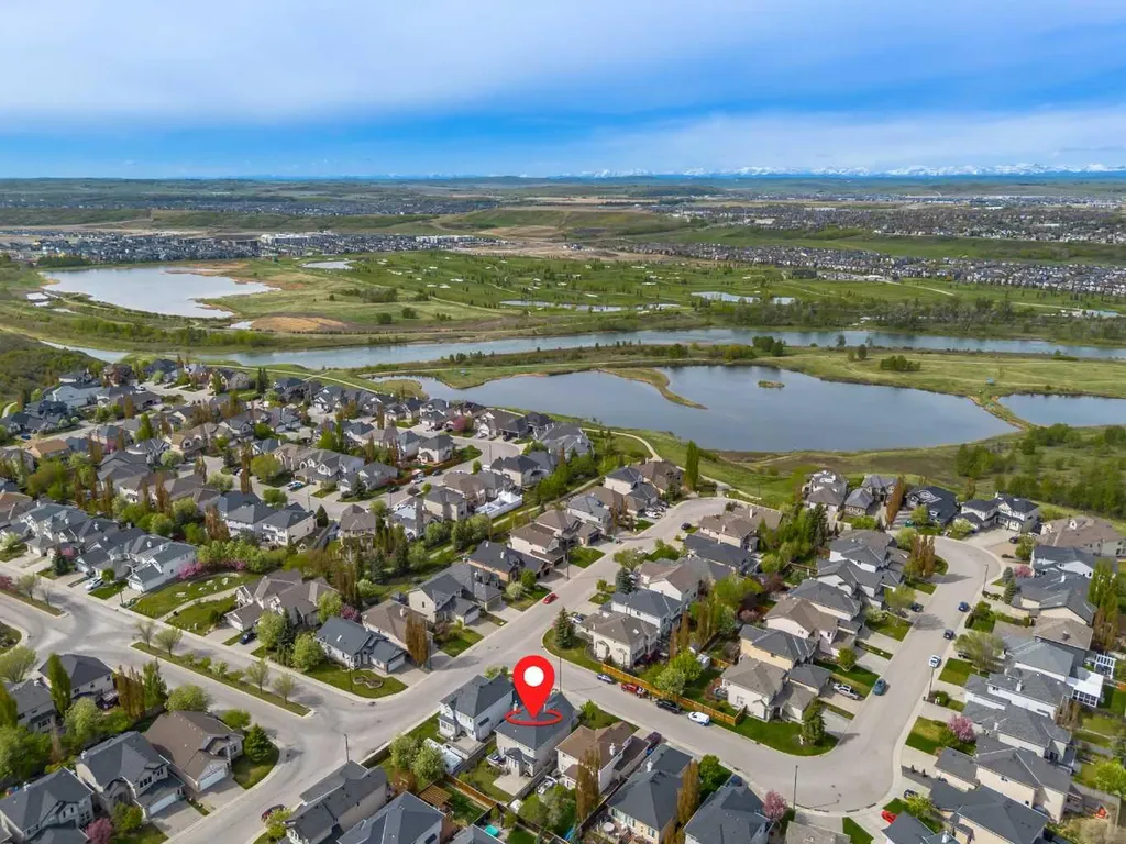 125 Cranleigh Park SE Calgary AB T2M 1H3