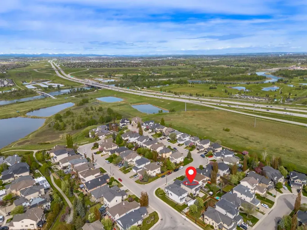 125 Cranleigh Park SE Calgary AB T2M 1H3