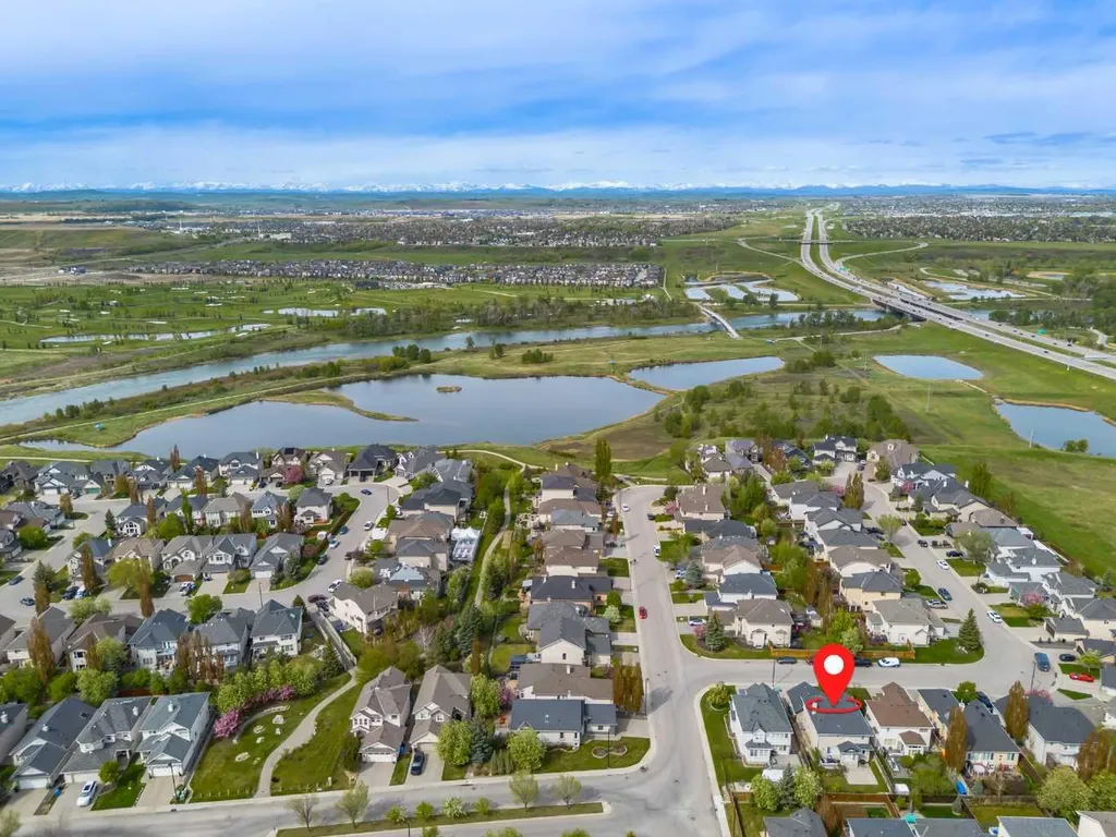 125 Cranleigh Park SE Calgary AB T2M 1H3