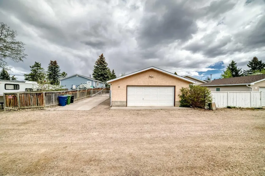 41 Alder Crescent SE Airdrie AB T4B 1J1