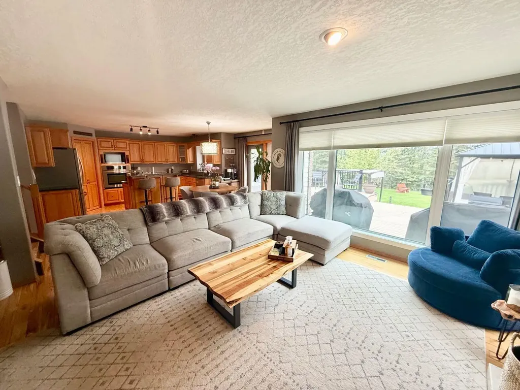 150 Hallam Drive Hinton AB T7V2C3