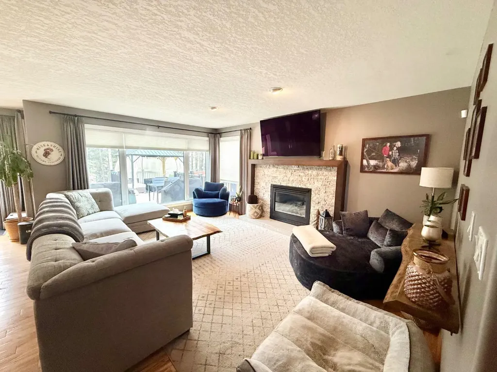 150 Hallam Drive Hinton AB T7V2C3