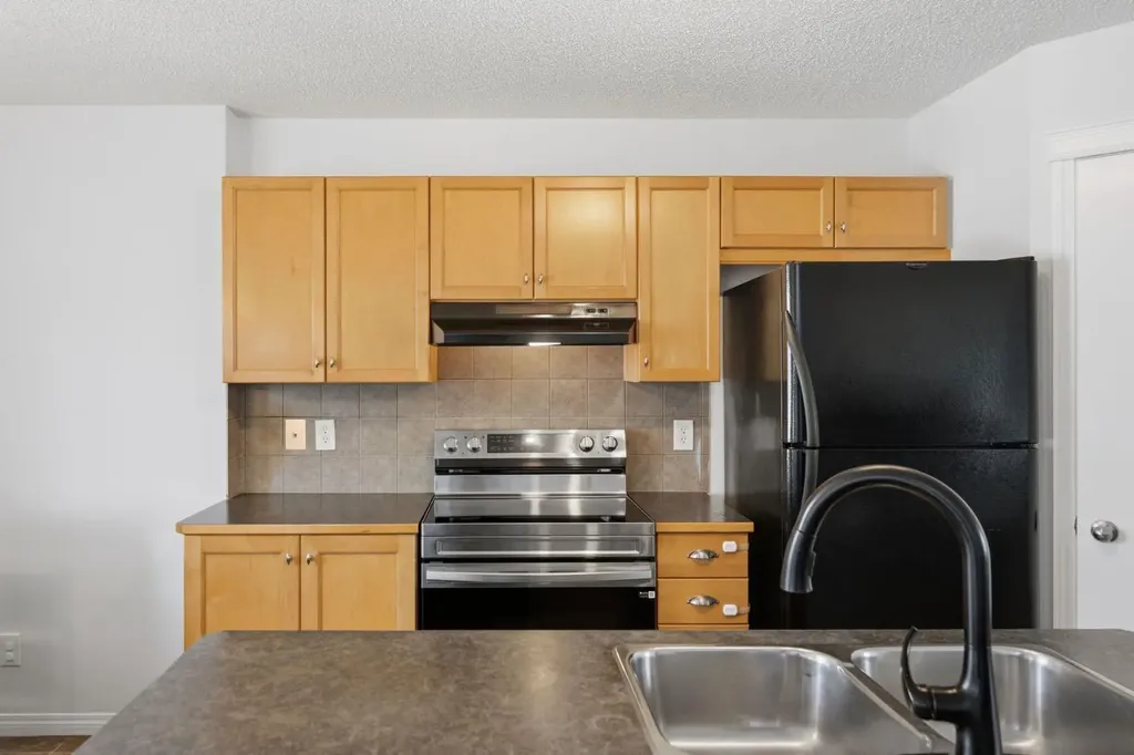 80 Prestwick Bay SE Calgary AB T2Z 4S4