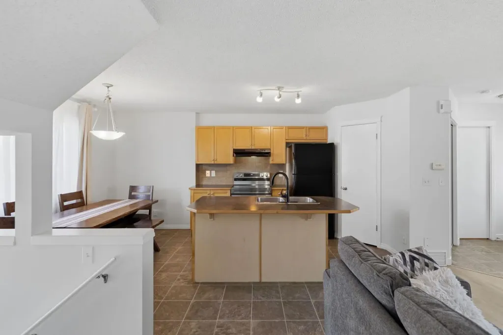 80 Prestwick Bay SE Calgary AB T2Z 4S4