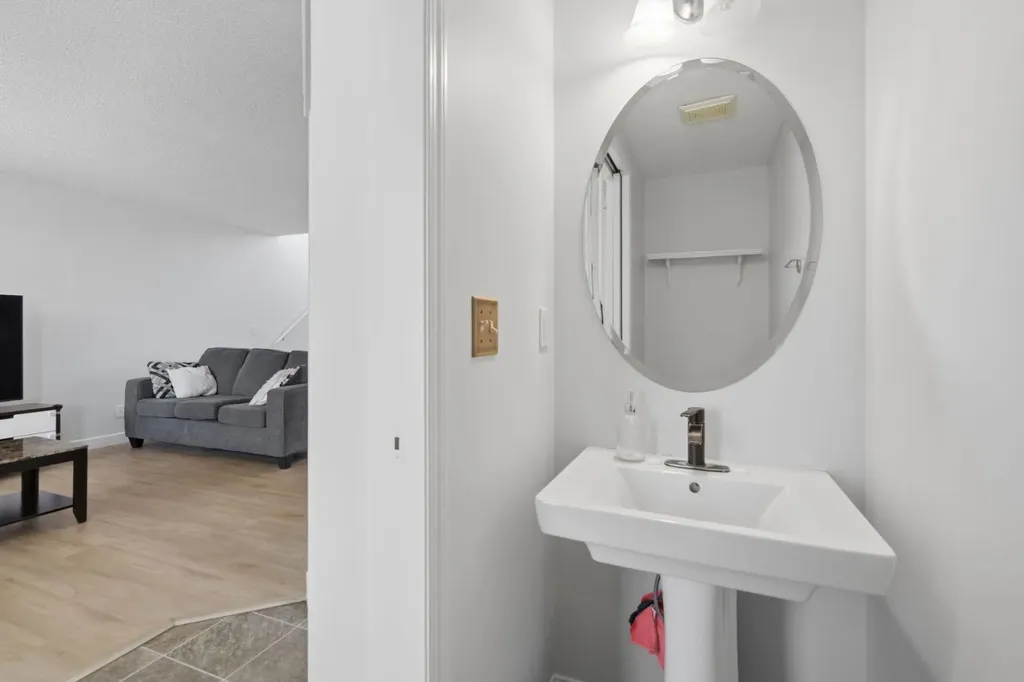 80 Prestwick Bay SE Calgary AB T2Z 4S4