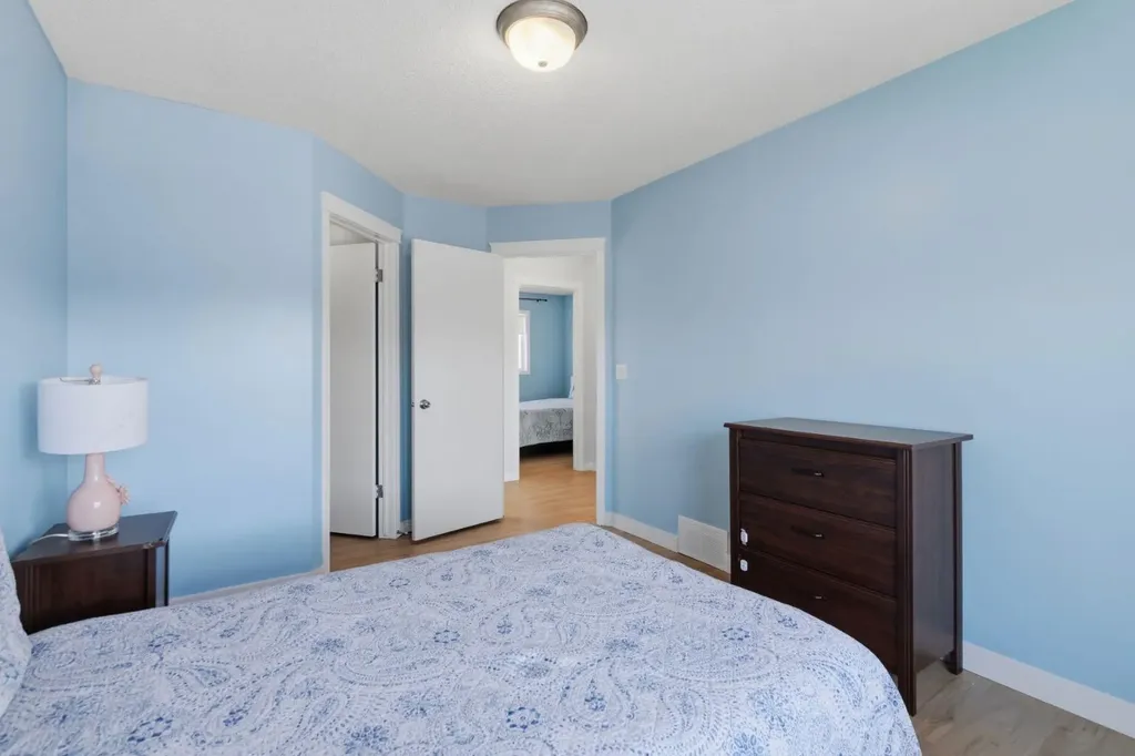 80 Prestwick Bay SE Calgary AB T2Z 4S4