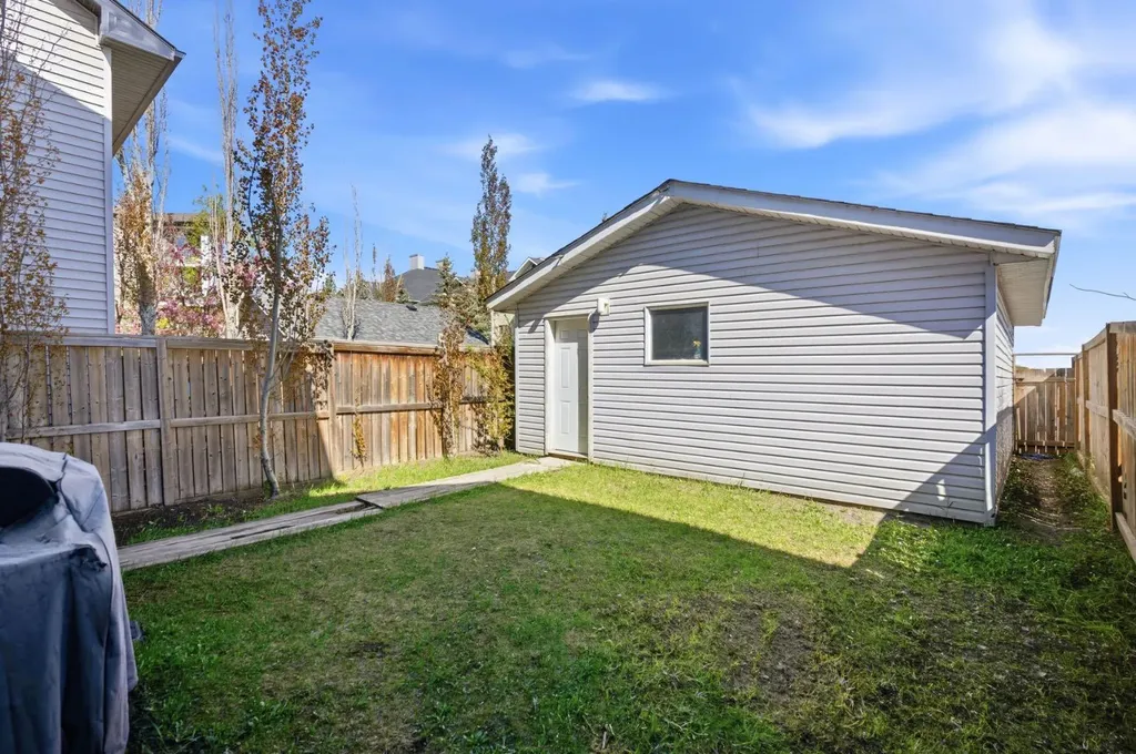 80 Prestwick Bay SE Calgary AB T2Z 4S4