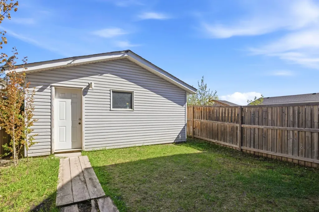 80 Prestwick Bay SE Calgary AB T2Z 4S4
