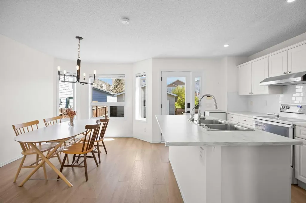 176 Arbour Grove Close NW Calgary AB T3G 4J2