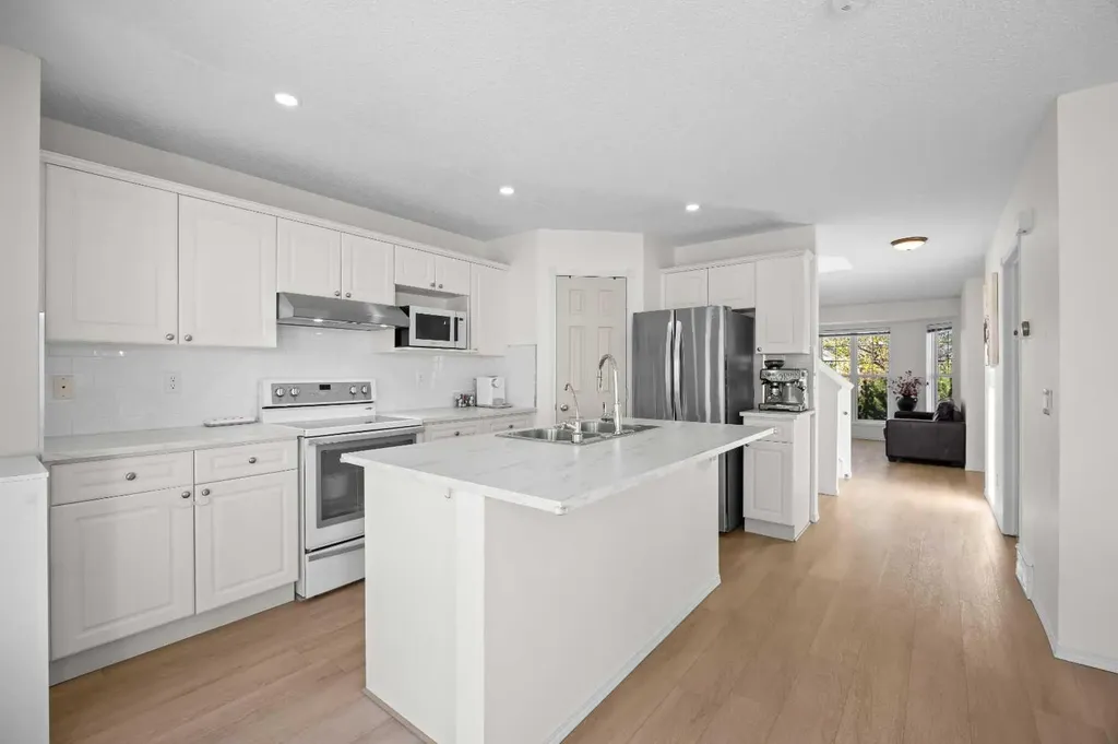 176 Arbour Grove Close NW Calgary AB T3G 4J2