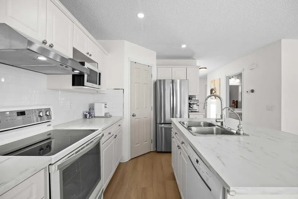 176 Arbour Grove Close NW Calgary AB T3G 4J2
