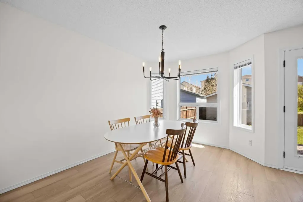 176 Arbour Grove Close NW Calgary AB T3G 4J2