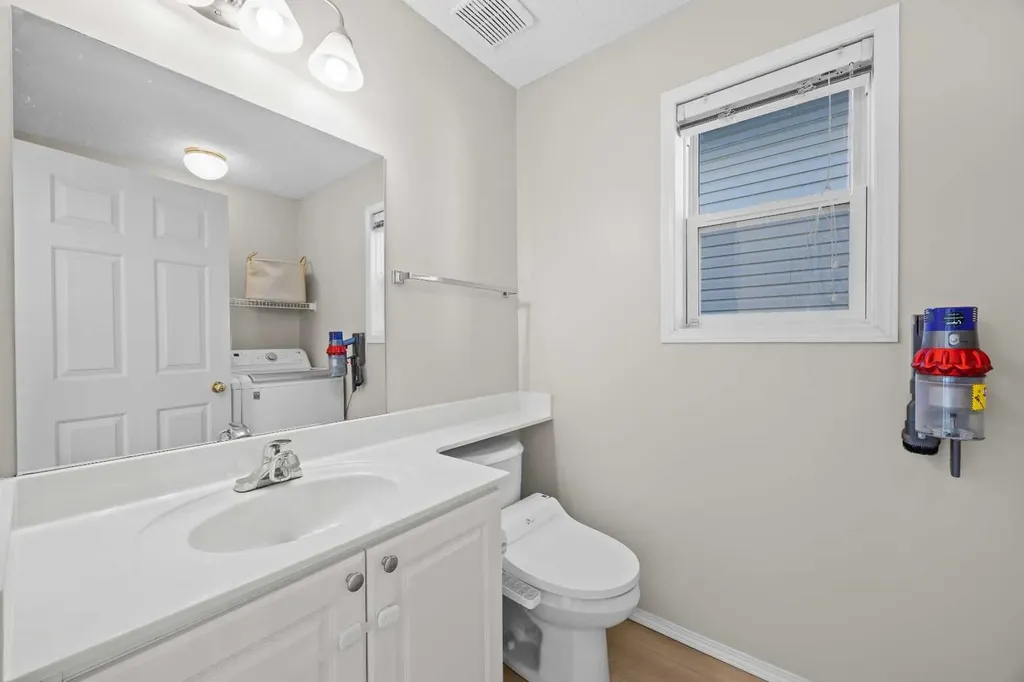 176 Arbour Grove Close NW Calgary AB T3G 4J2