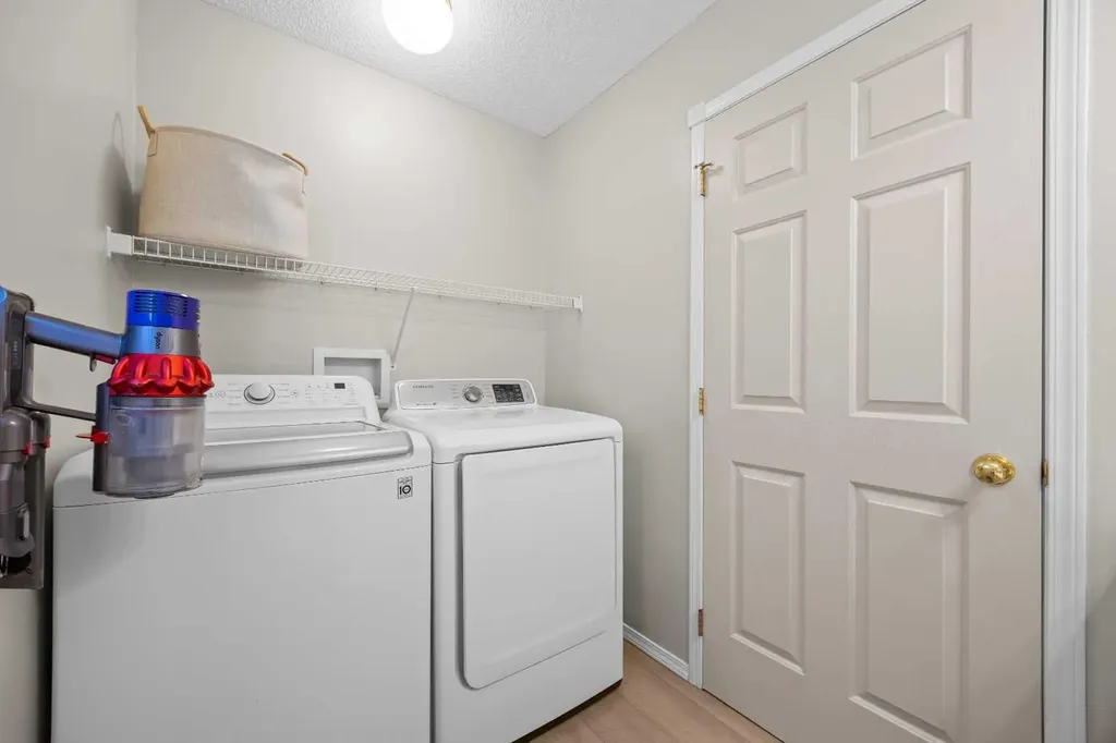 176 Arbour Grove Close NW Calgary AB T3G 4J2