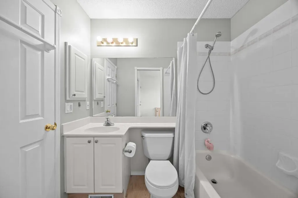 176 Arbour Grove Close NW Calgary AB T3G 4J2