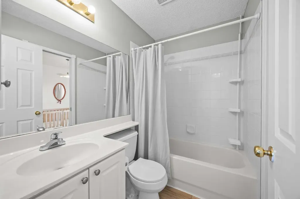 176 Arbour Grove Close NW Calgary AB T3G 4J2