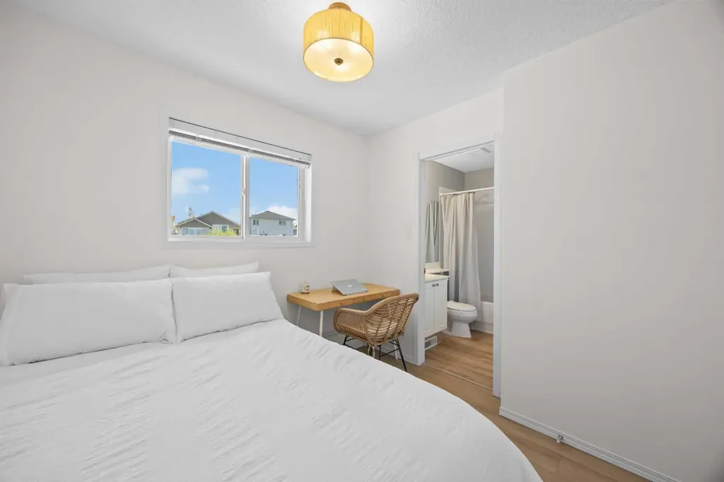 176 Arbour Grove Close NW Calgary AB T3G 4J2