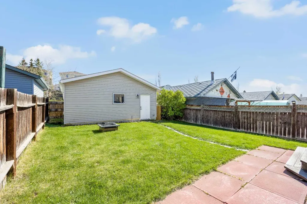 176 Arbour Grove Close NW Calgary AB T3G 4J2