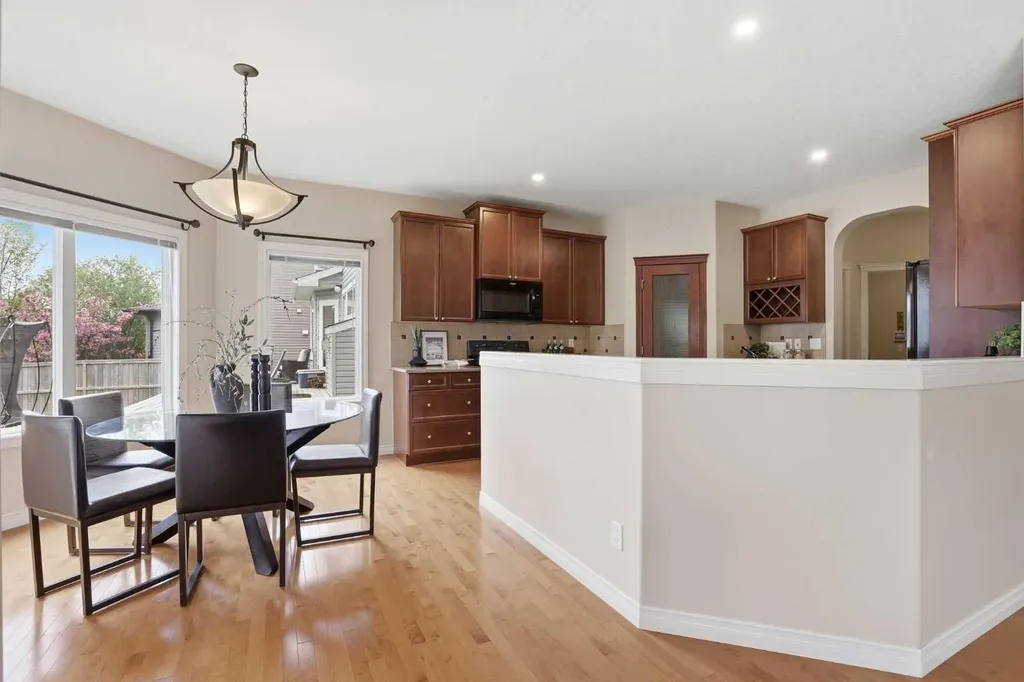 18 Drake Landing Crescent Okotoks AB T1S 0C1