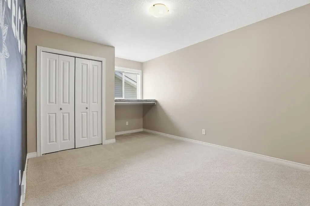 18 Drake Landing Crescent Okotoks AB T1S 0C1