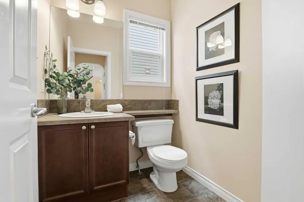 18 Drake Landing Crescent Okotoks AB T1S 0C1