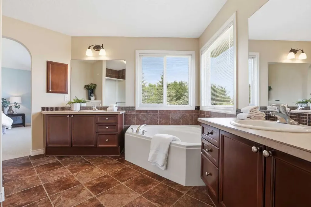 18 Drake Landing Crescent Okotoks AB T1S 0C1