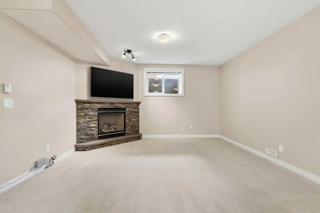 18 Drake Landing Crescent Okotoks AB T1S 0C1